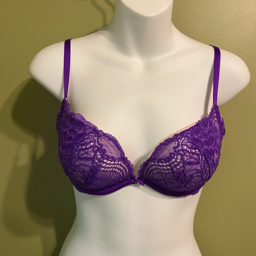 Purple lace push-up w/pink background VICTORIAS SECRET underwire bra 32C